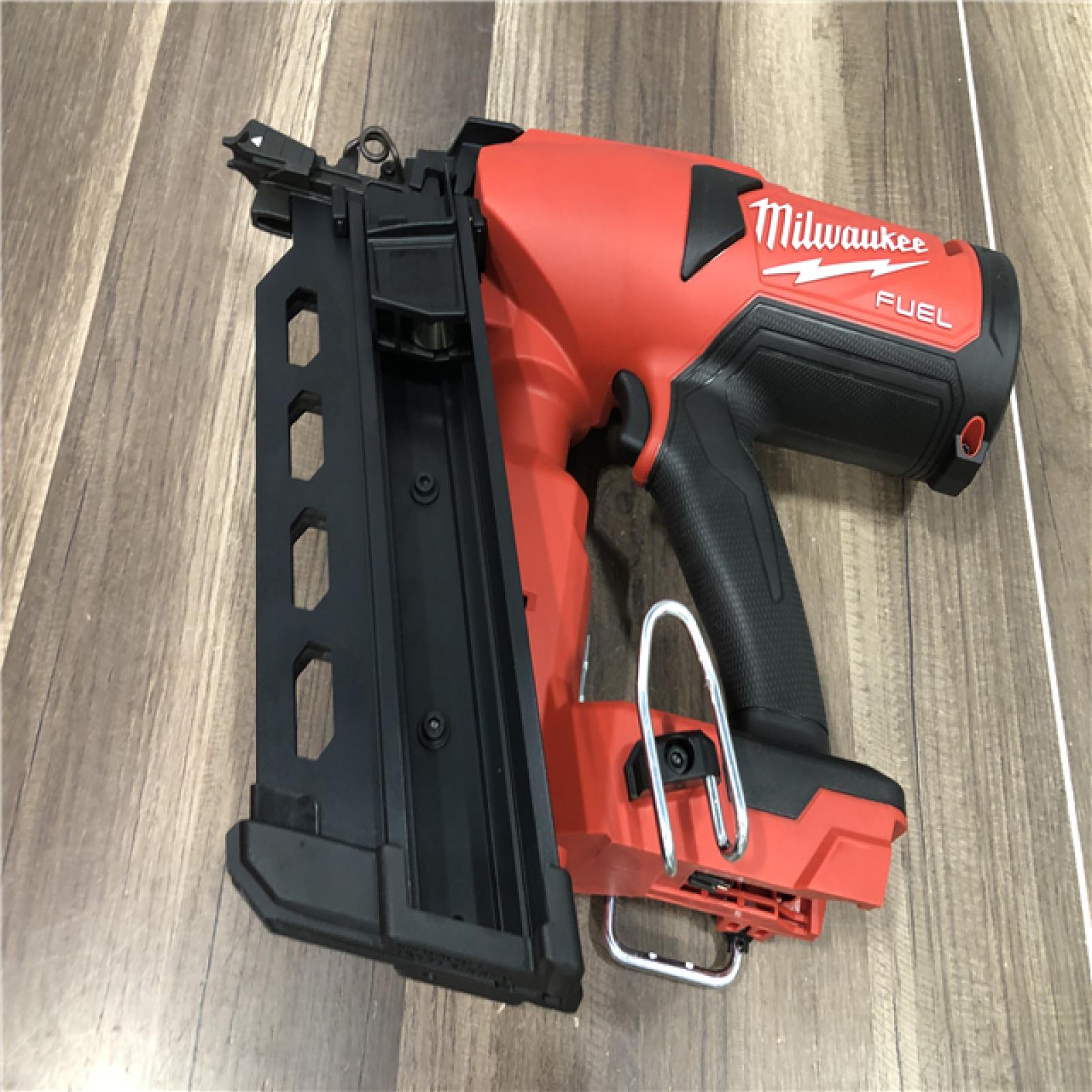 AS-IS Milwaukee FUEL 18-Volt Brushless Lithium-Ion Cordless 21-Degree Duplex Nailer