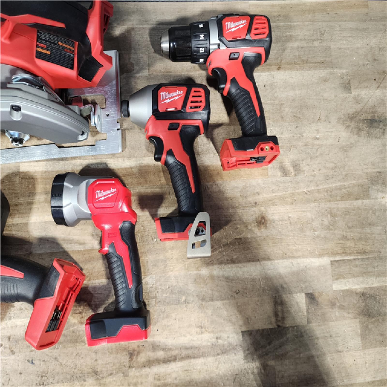 HOUSTON LOCATION - AS-IS MILWAUKEE 5 TOOL COMBO KIT W/ (2) BATTERY & CHARGER