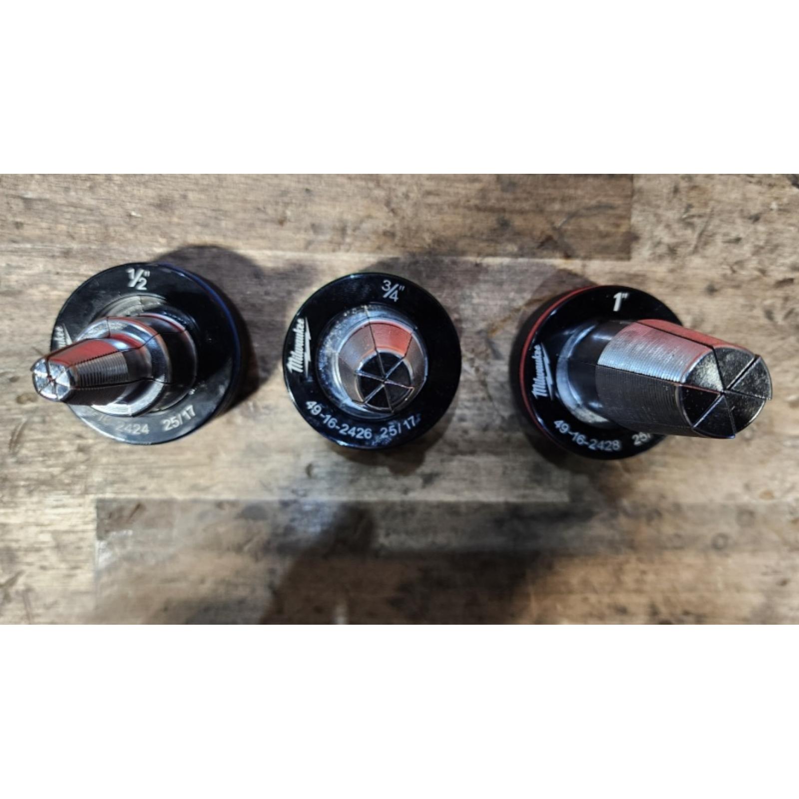 HOUSTON LOCATION - AS-IS Milwaukee M12 12V Lithium-Ion Cordless PEX Expansion Tool Kit with (2) 1.5 Ah Batteries  (3) Expansion Heads and Hard Case