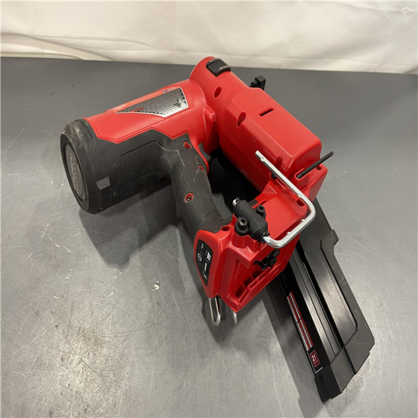 AS-IS - Milwaukee M18 FUEL 3-1/2 in.18-Volt 21-Degree Lithium-Ion Brushless Cordless Framing Nailer