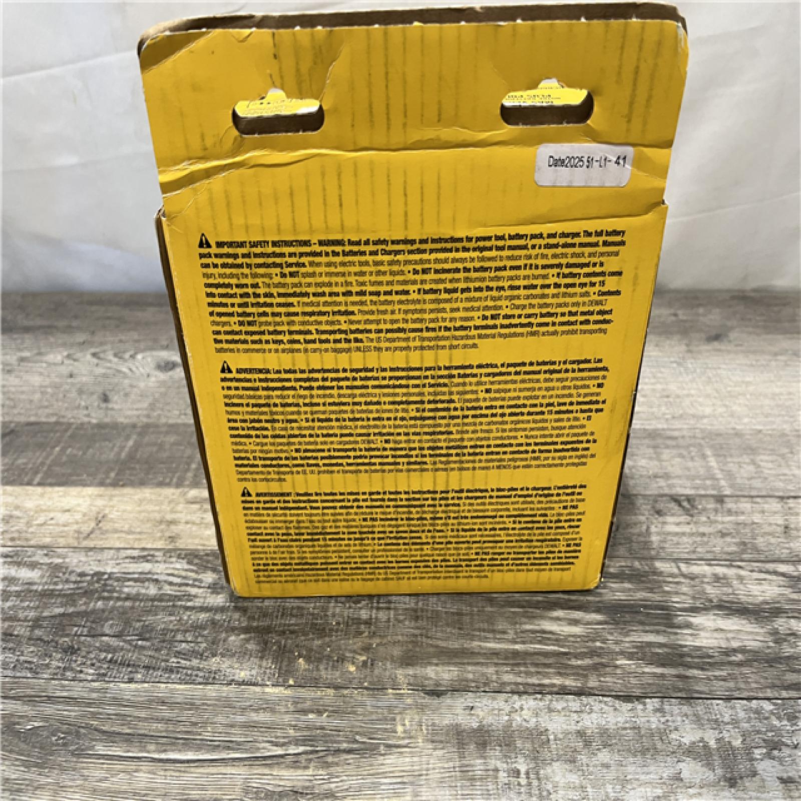 NEW DEWALT 20V/60V MAX FLEXVOLT Lithium-Ion 9.0Ah Battery and Charger Starter Kit