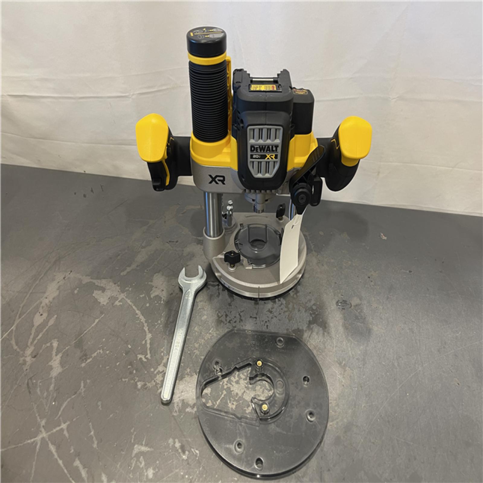 AS-IS - Dewalt 20V MAX XR 2-1/4 Peak HP Brushless Cordless Plunge Router