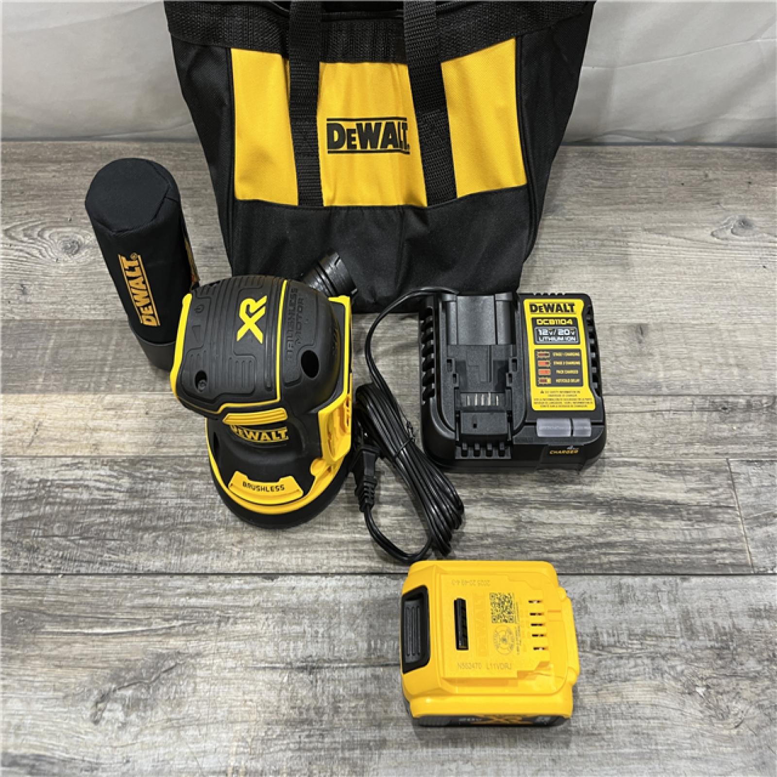AS-IS DEWALT 20V MAX XR Cordless Brushless 5 in. Random Orbital Sander Kit