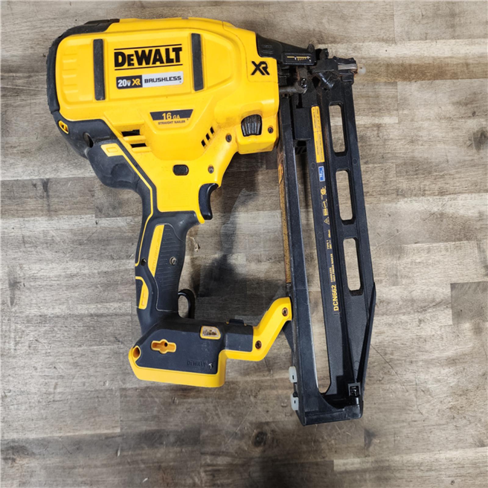 HOUSTON LOCATION - AS-IS DEWALT 20V MAX XR 16-Gauge Lithium-Ion Cordless Finish Nailer (Tool Only)