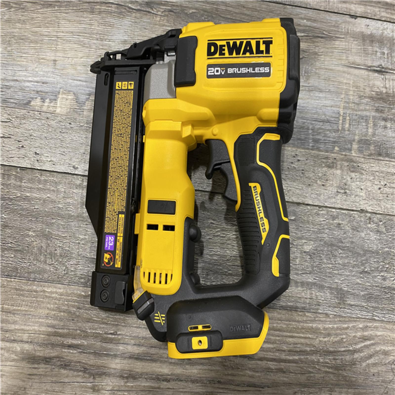 AS-IS DEWALT ATOMIC 20V MAX Lithium Ion Cordless 23 Gauge Pin Nailer Kit