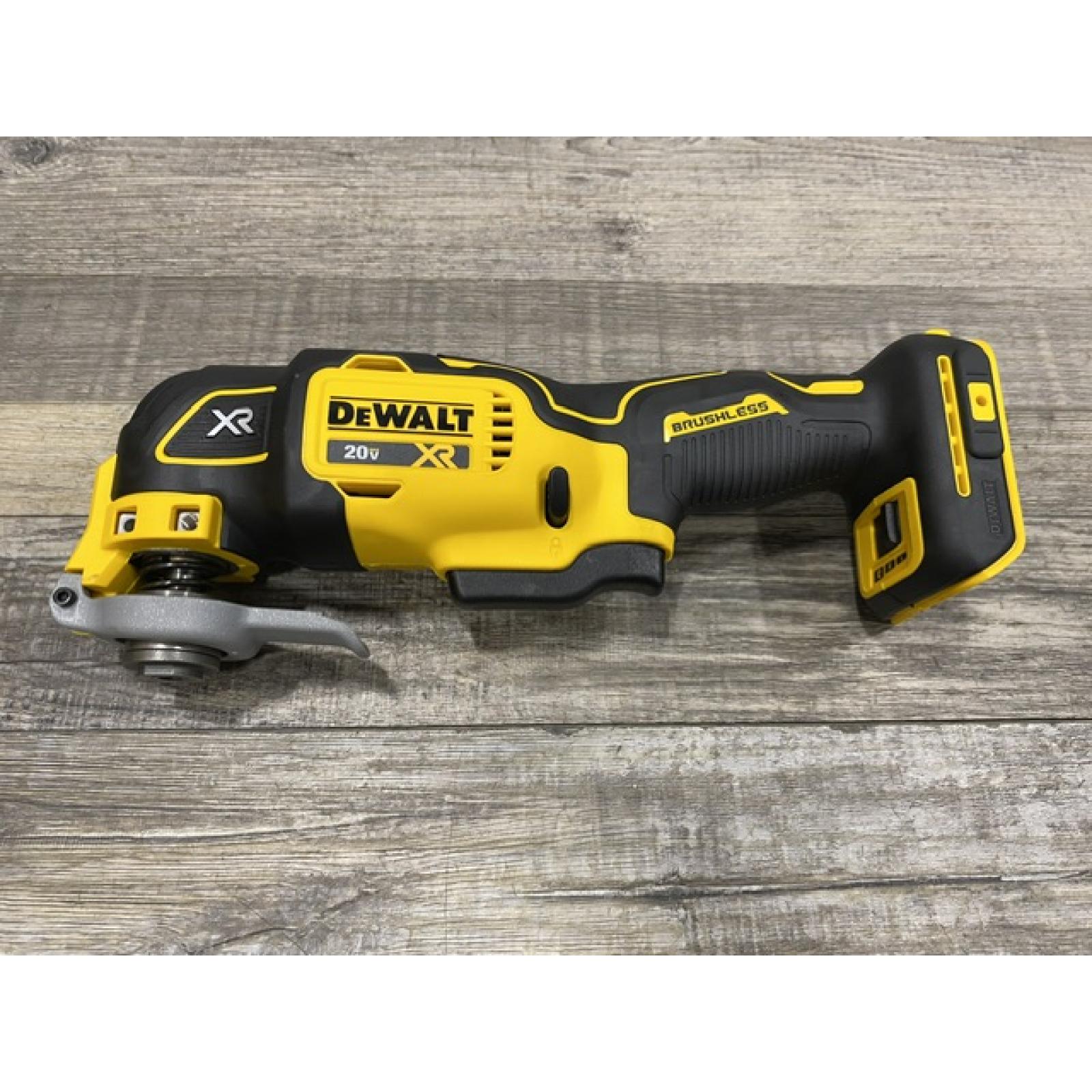 AS-IS DEWALT 20V MAX XR Cordless Brushless 3-Speed Oscillating Multi Tool Kit