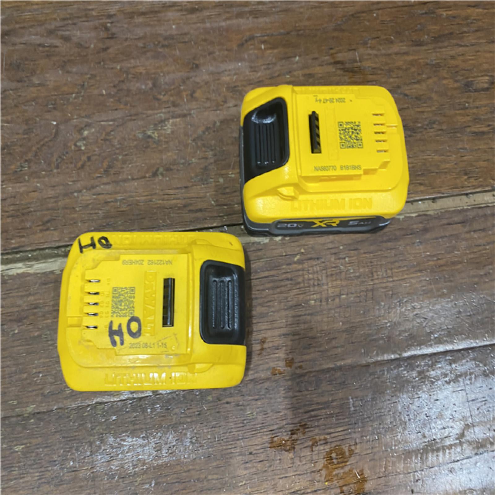 AS-IS DEWALT POWERSTACK 20V Lithium-Ion 5.0Ah Battery Pack (2 Pack)