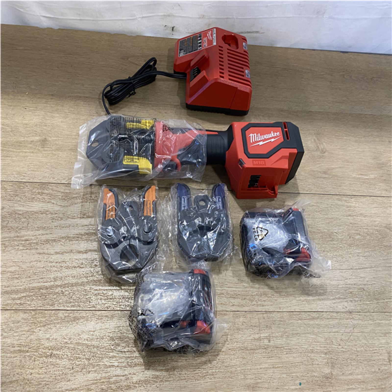 AS-IS - Milwaukee Electric Tool - 2674-22P - M18 Short Throw Press Tool Kit W/ Viega PureFlow Jaws