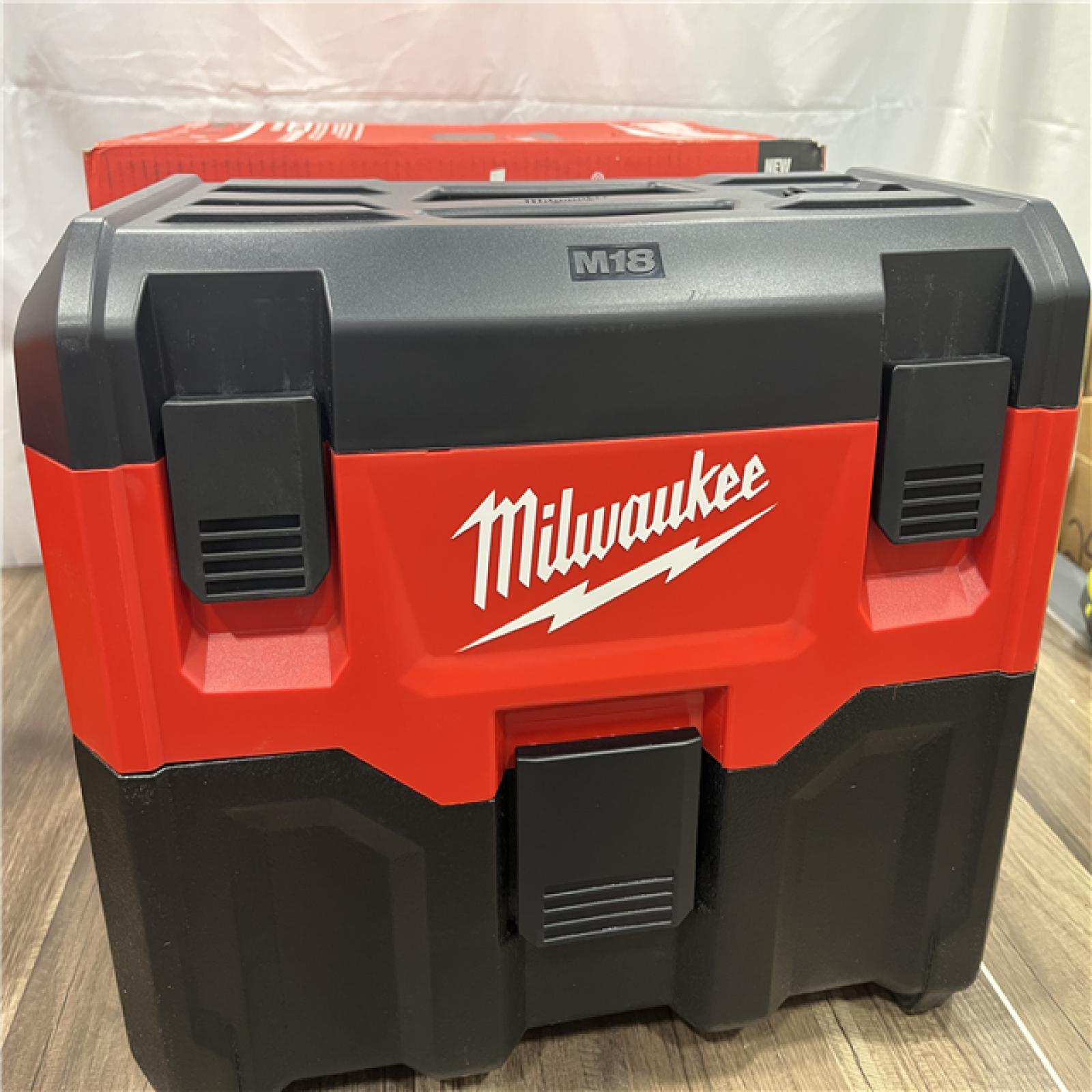 GOOD Milwaukee M18 Vacuum 2Gal 6  Hose Access Bare Tool