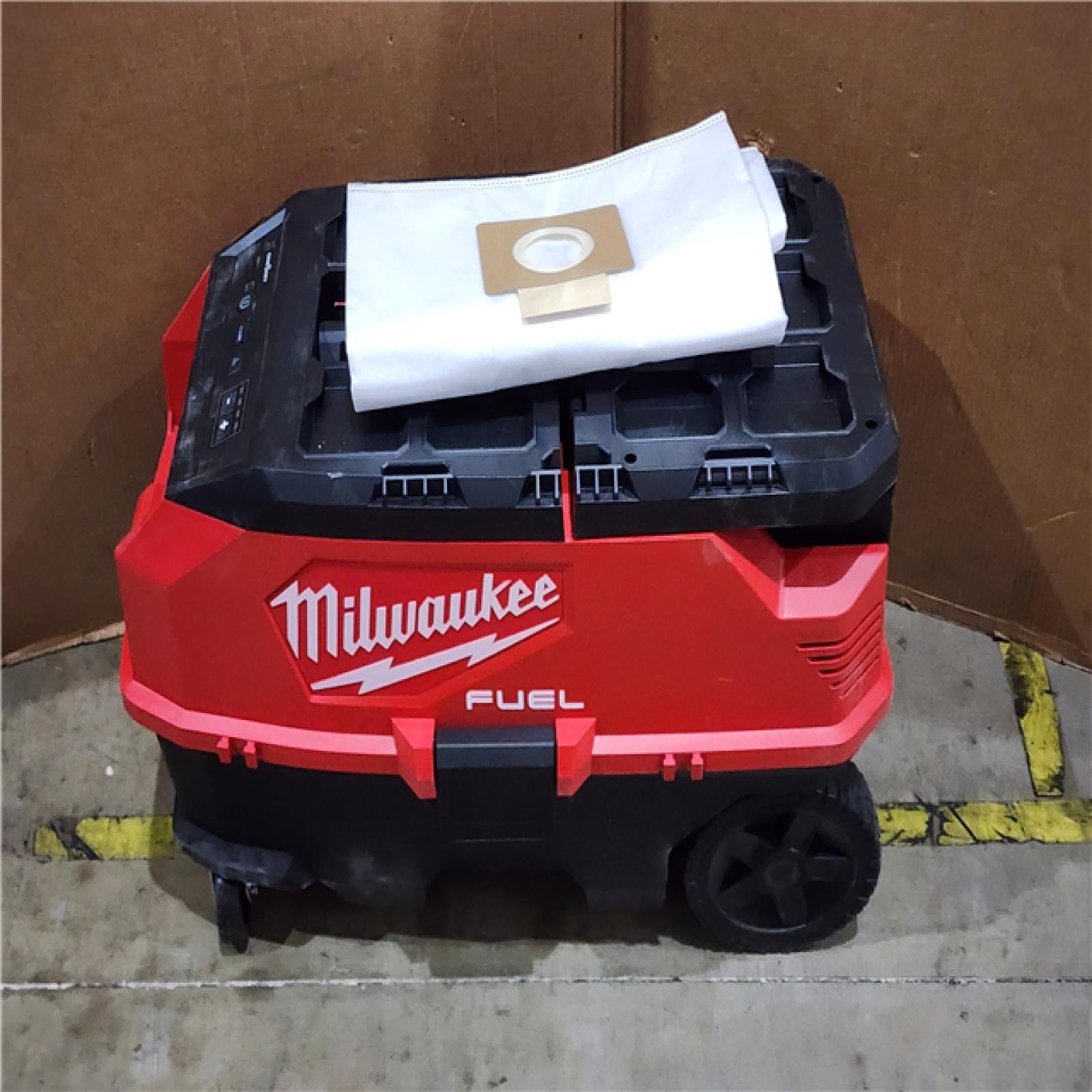 HOUSTON LOCATION - AS-IS M18 FUEL PACKOUT 9 Gallon Dual-Battery Dust Extractor