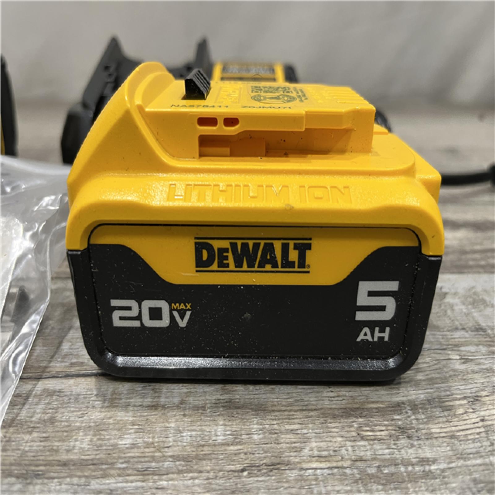 AS-IS DEWALT ATOMIC 20V MAX Lithium-Ion Cordless 1/4 in. Brushless Impact Driver Kit