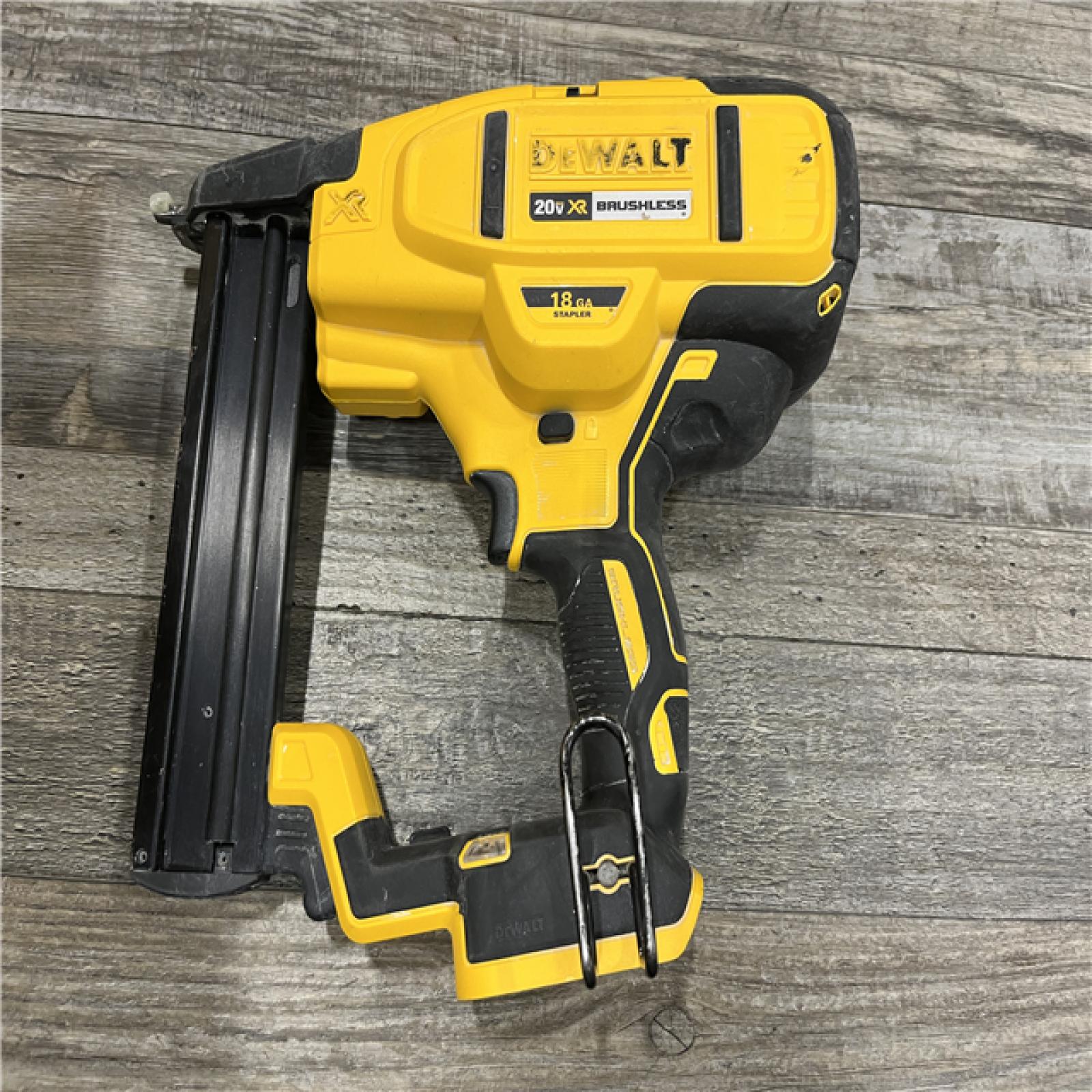 AS-IS DEWALT 20V MAX XR Lithium-Ion Cordless 18-Gauge Narrow Crown Stapler Kit