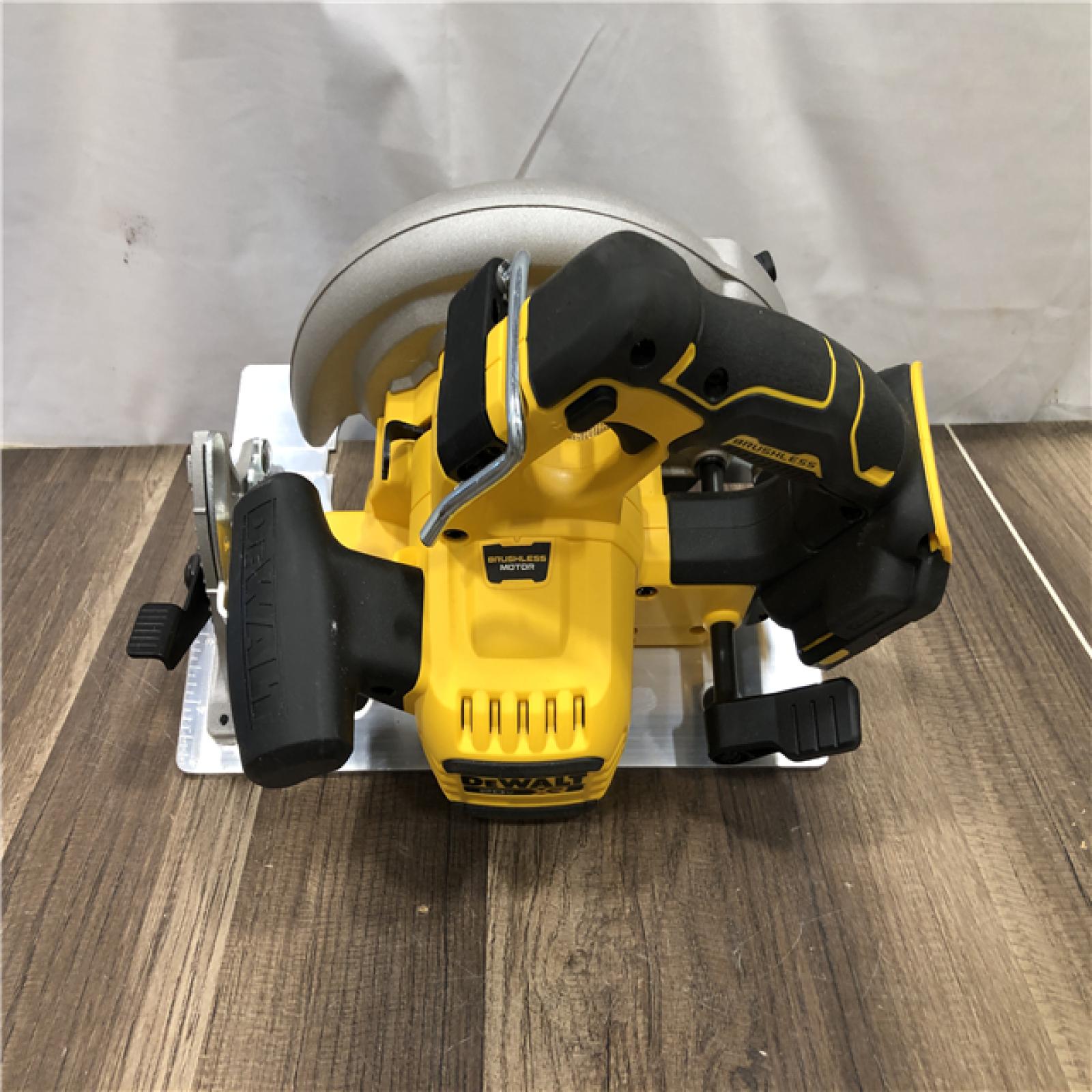 AS-IS DEWALT 20-Volt MAX 7-1/4 in. Cordless Circular Saw (Tool Only)