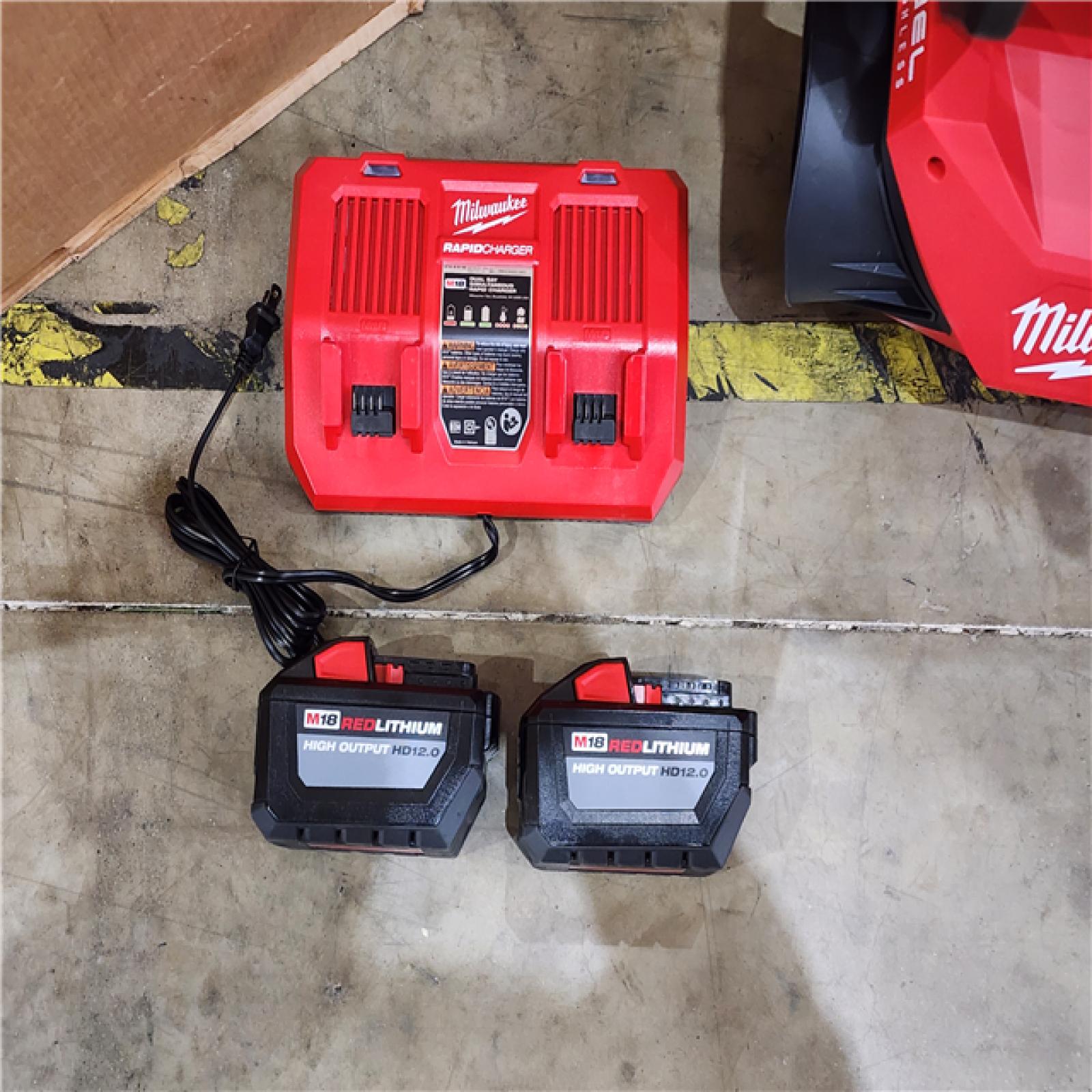 HOUSTON LOCATION - AS-IS Milwaukee FUEL 155 MPH 650 CFM 18V Brushless Cordless Dual Battery Backpack Blower Kit