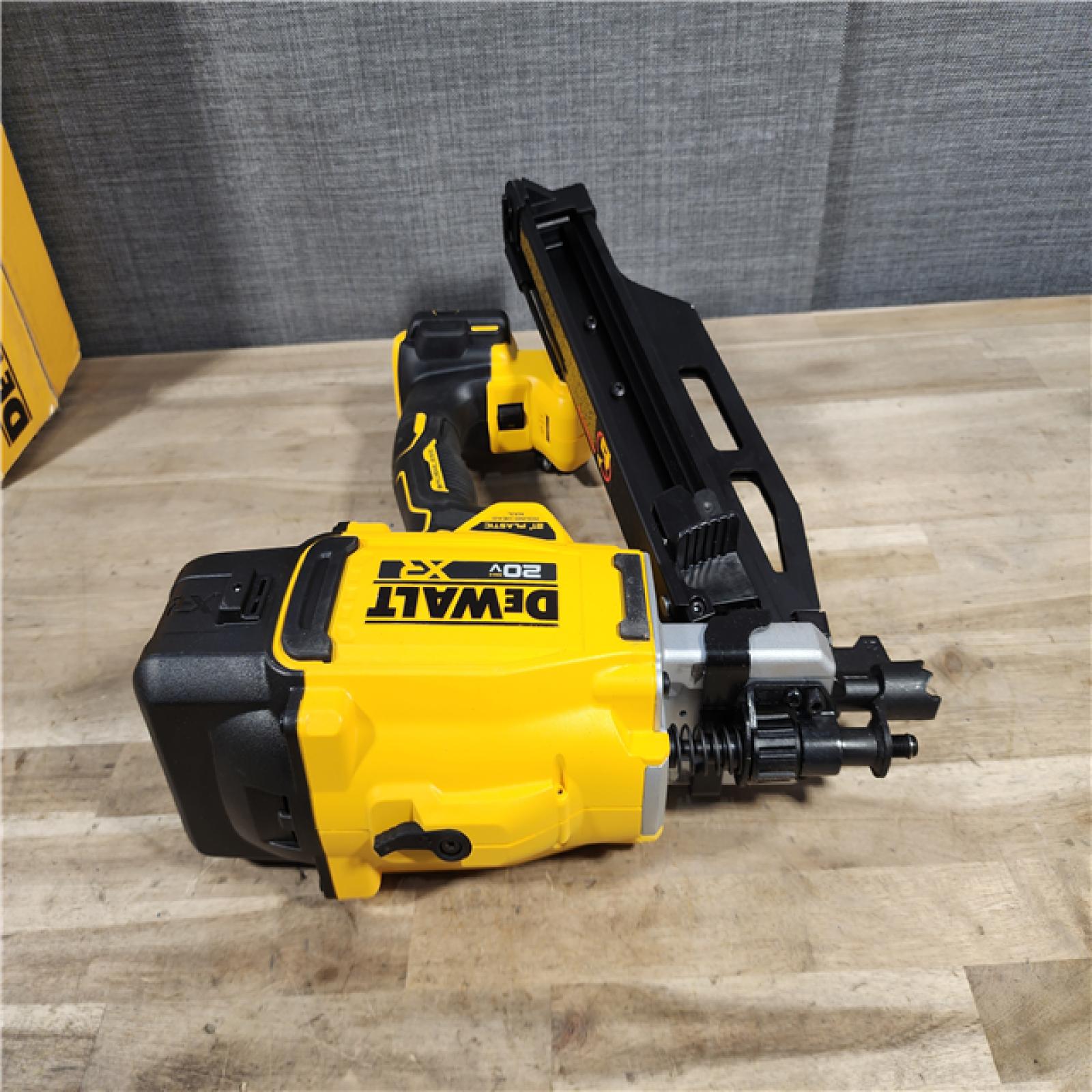 HOUSTON LOCATION - AS-IS (APPEARS LIKE NEW) DEWALT 20-Volt 21° Cordless Framing Nailer (Tool-Only)