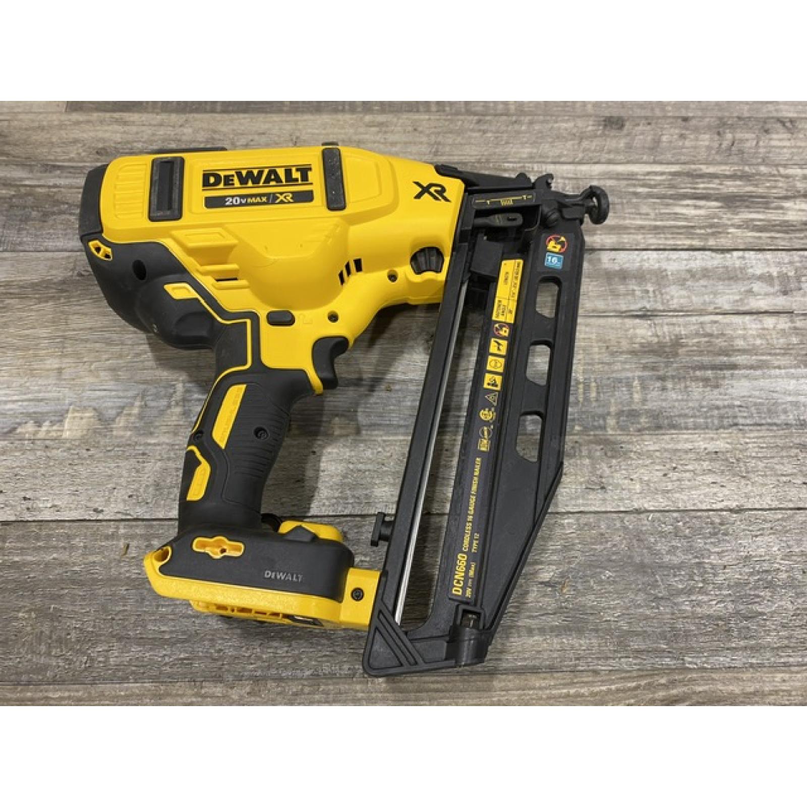 AS-IS DEWALT 20V MAX XR 16-Gauge Electric Cordless Angled Finishing Nailer Kit