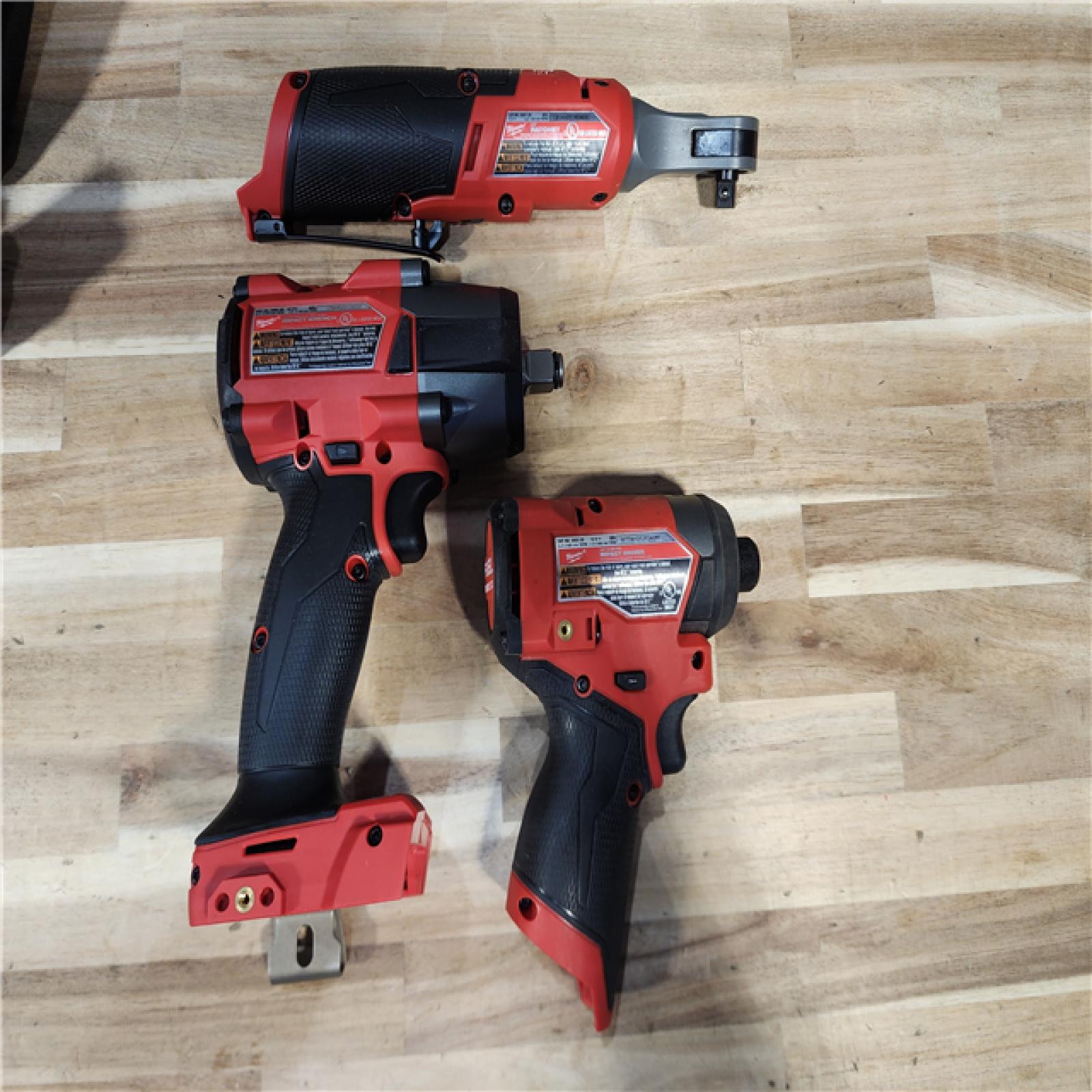 HOUSTON LOCATION - AS-IS MILWAUKEE 3 TOOL COMBO KIT W/ (3) BATTERY & CHARGER