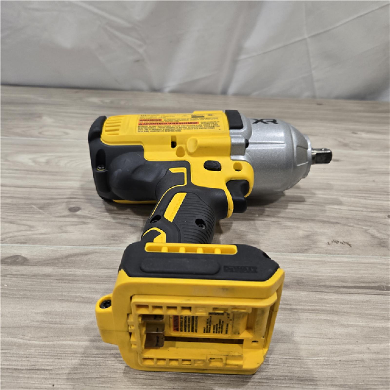 AS-IS Dewalt 20V MAX Cordless 1/2 in. Impact Wrench Kit