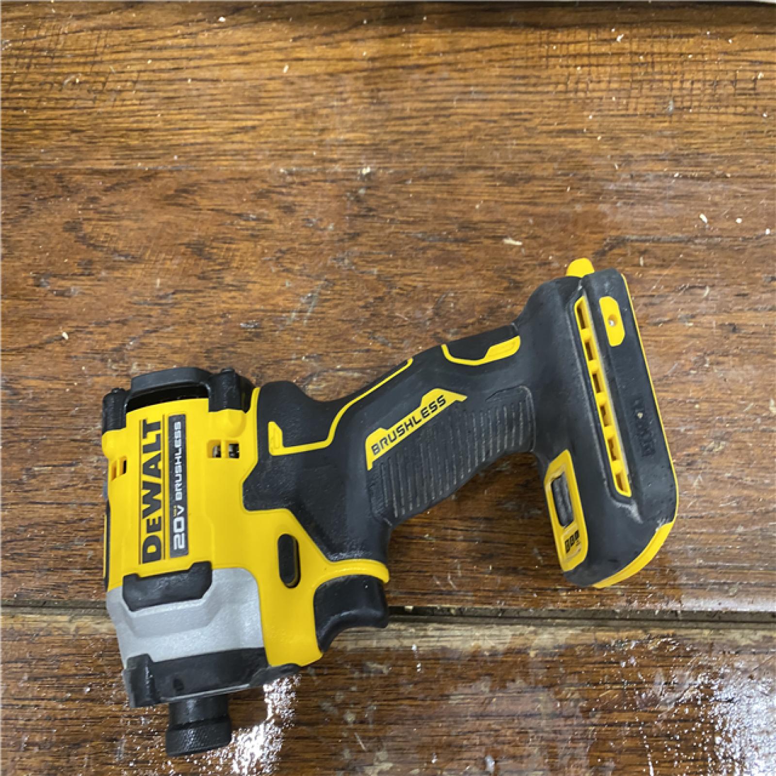 AS-IS DeWalt 20V MAX ATOMIC 1/4 in. Cordless Brushless 3-Speed Impact Driver Kit (Battery & Charger)